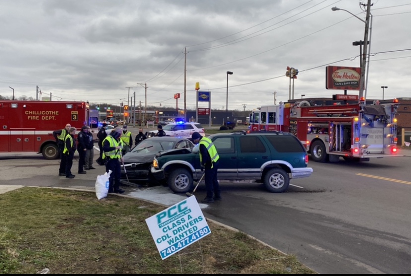 Two injured in crash in Chillicothe along Main Street