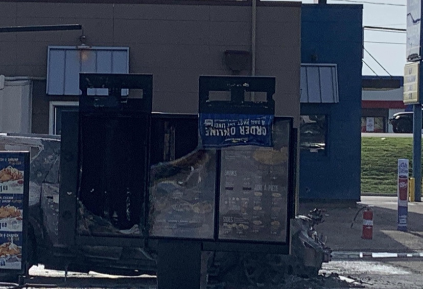 Car fire destroys restaurant drivethru in Chillicothe